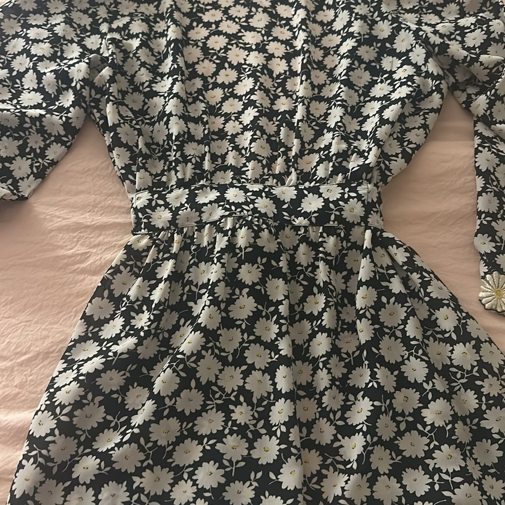 Morgan Taylor Embroidered Daisy Robe - Picture 4 of 5